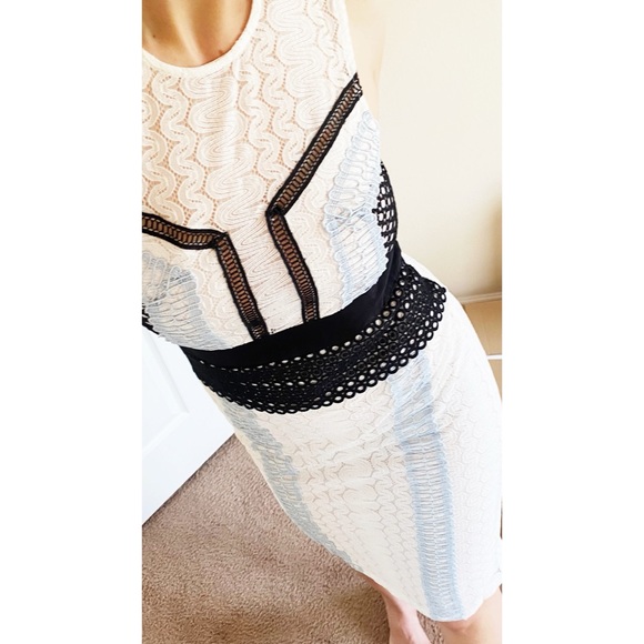 🎉 Host Pick! 🎉 Lace Appliqué Dress Size M - Picture 3 of 16